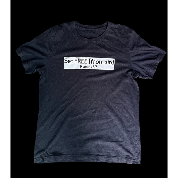 Jesus Tee  “Set Free [from Sin]” Romans 6:7 Verse Graphic Jesus Inside Back Hit - Picture 1 of 4